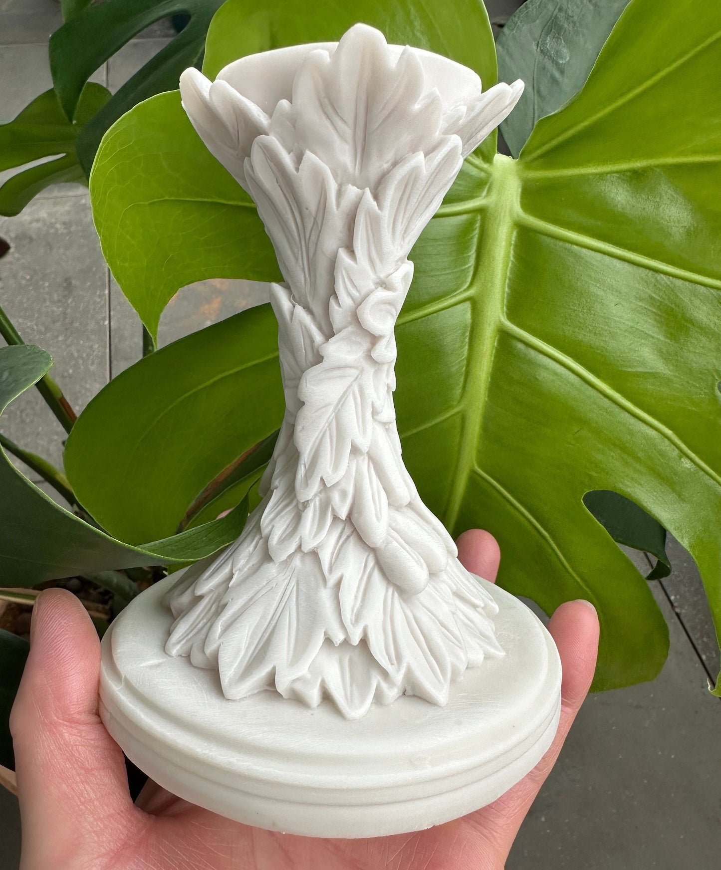 Gemstone Ball Stand – Elegant Crystal Sphere Holder for Display