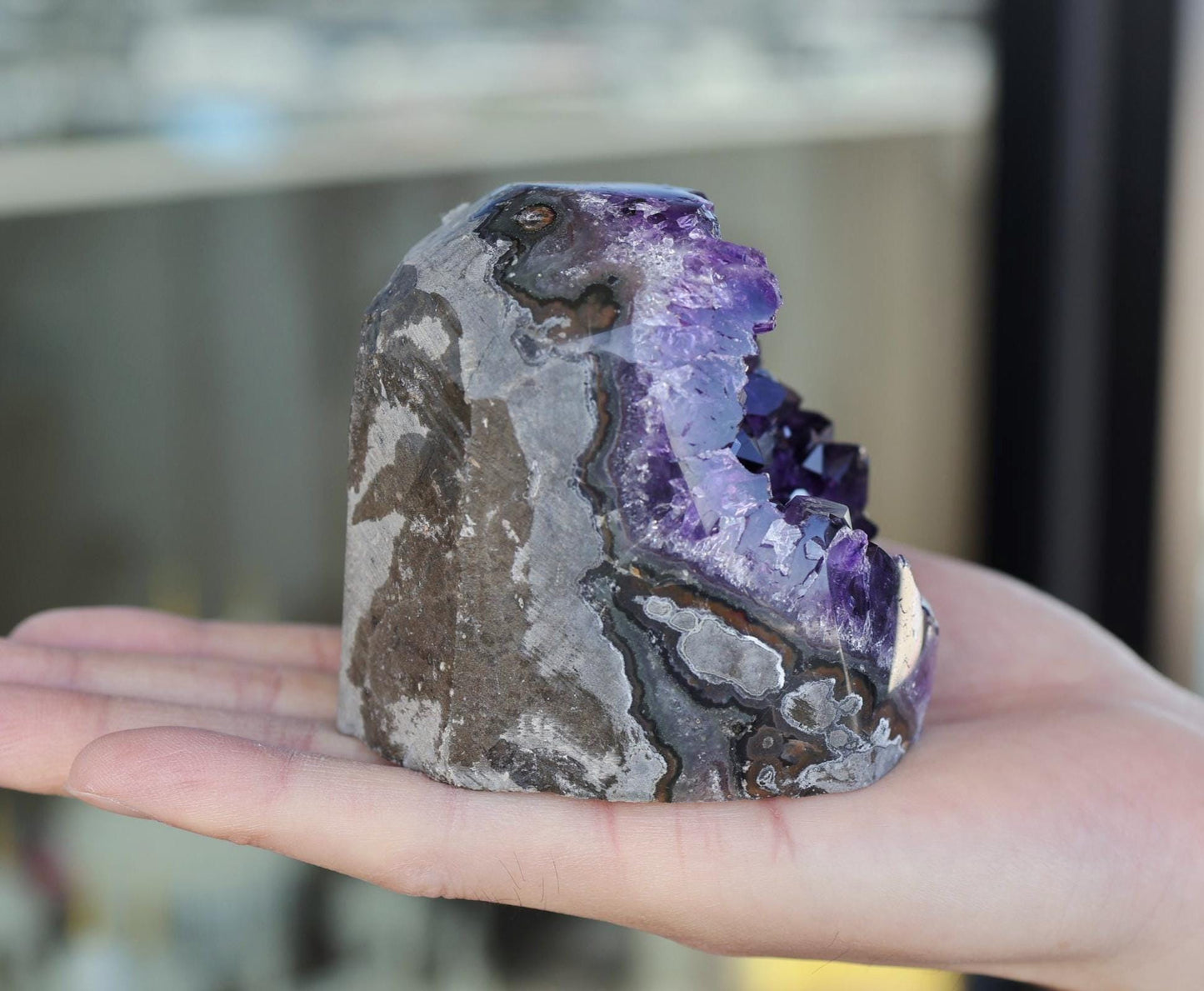 Premium Amethyst Geode 699g – Natural Purple Crystal for Meditation & Decor