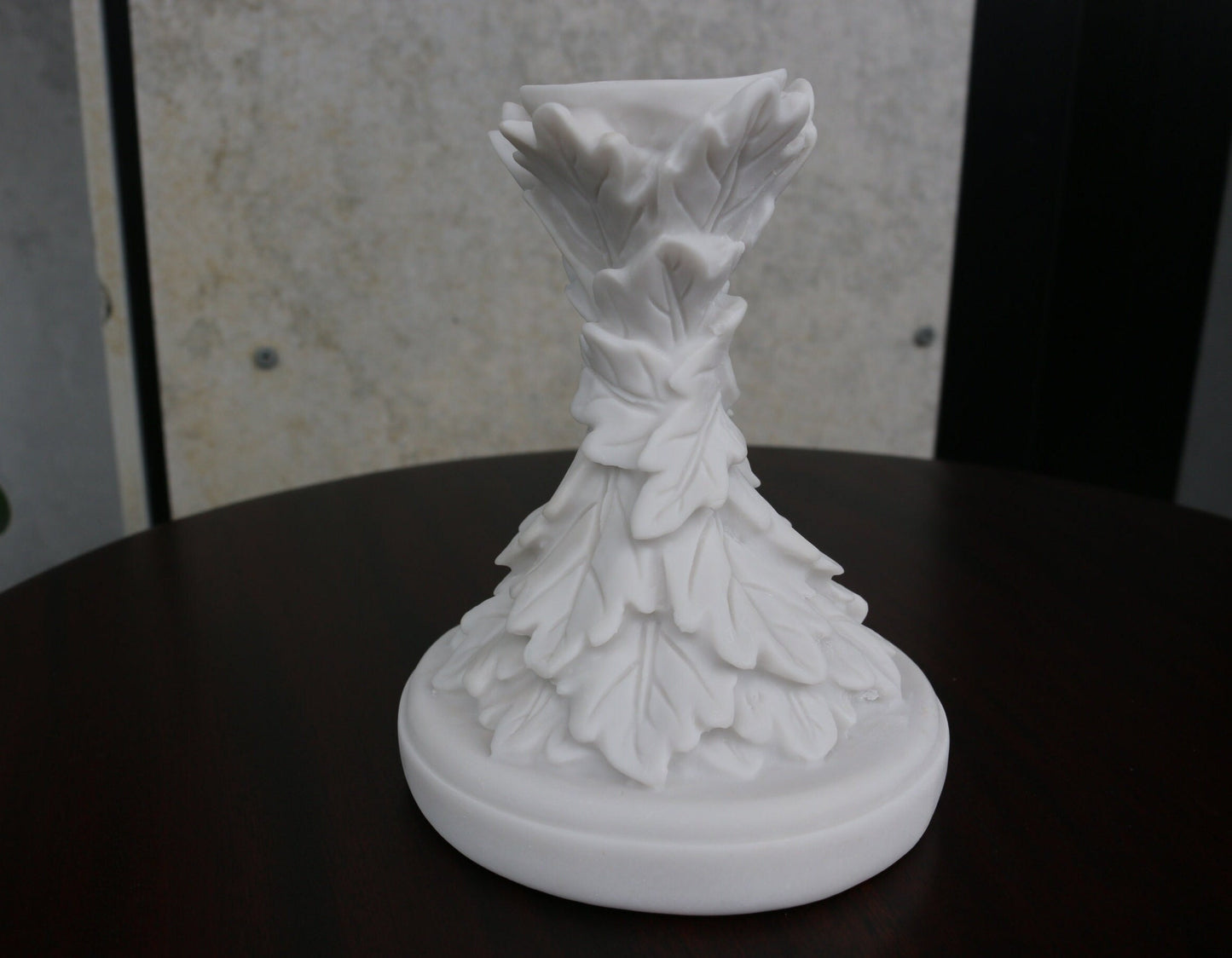 Gemstone Ball Stand – Elegant Crystal Sphere Holder for Display