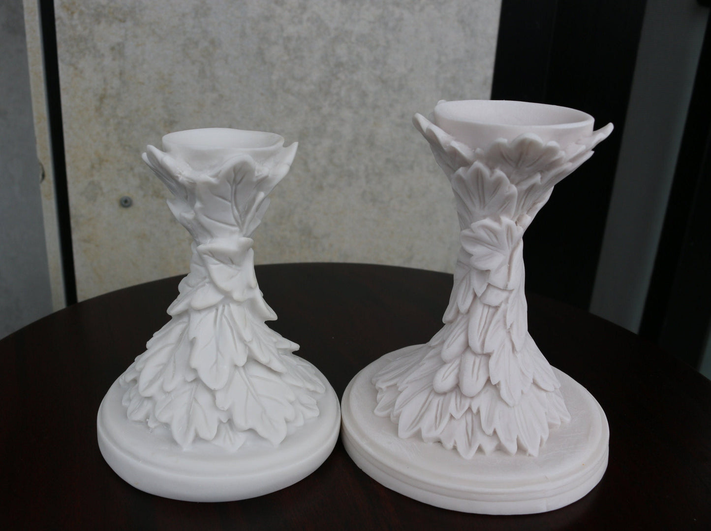 Gemstone Ball Stand – Elegant Crystal Sphere Holder for Display