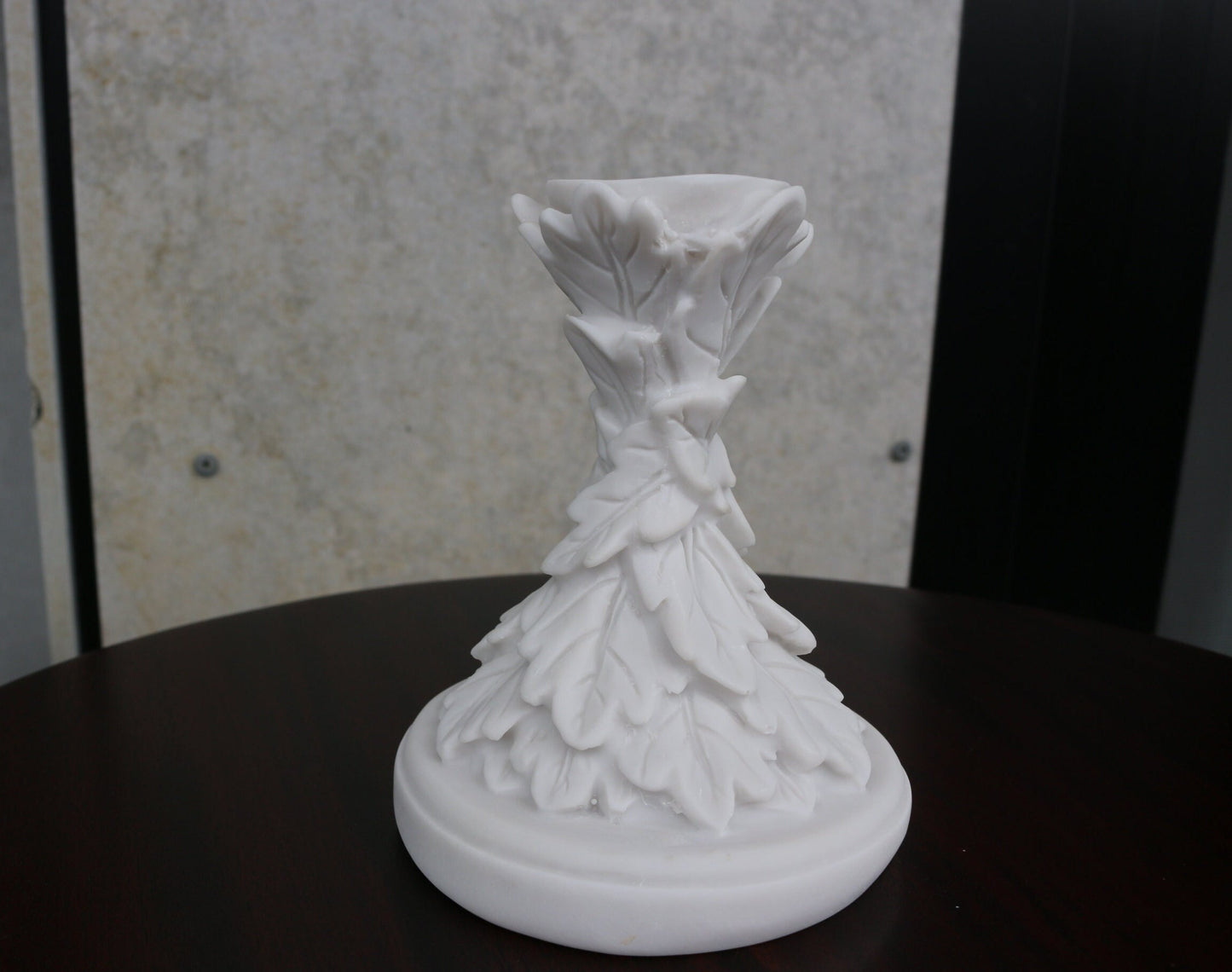 Gemstone Ball Stand – Elegant Crystal Sphere Holder for Display