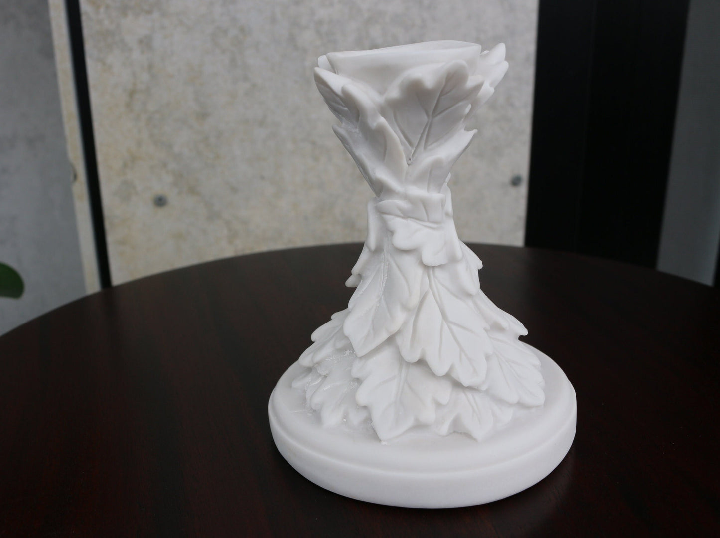 Gemstone Ball Stand – Elegant Crystal Sphere Holder for Display