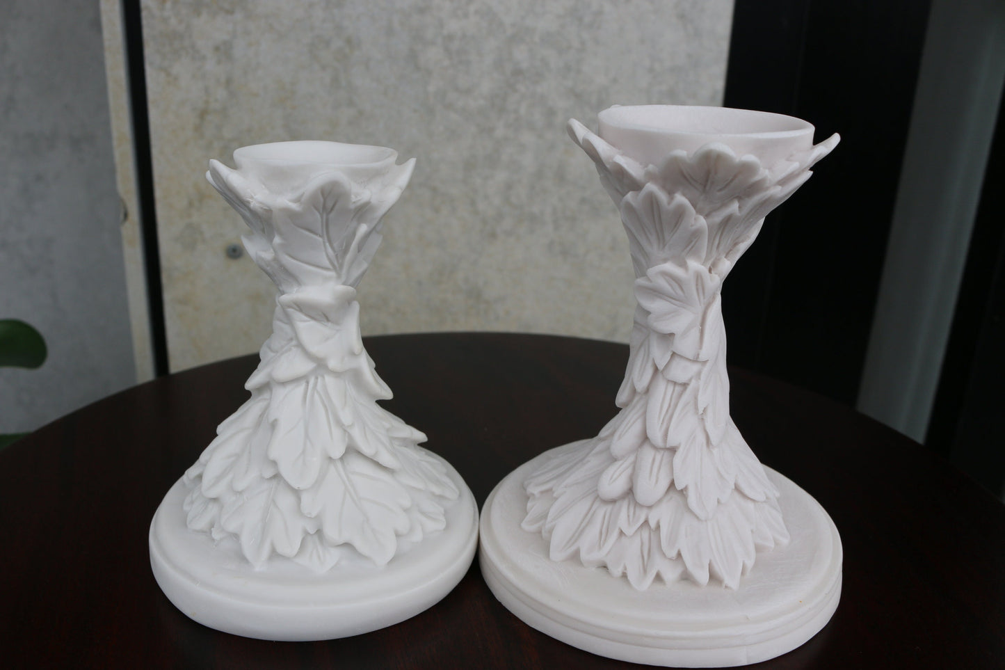 Gemstone Ball Stand – Elegant Crystal Sphere Holder for Display