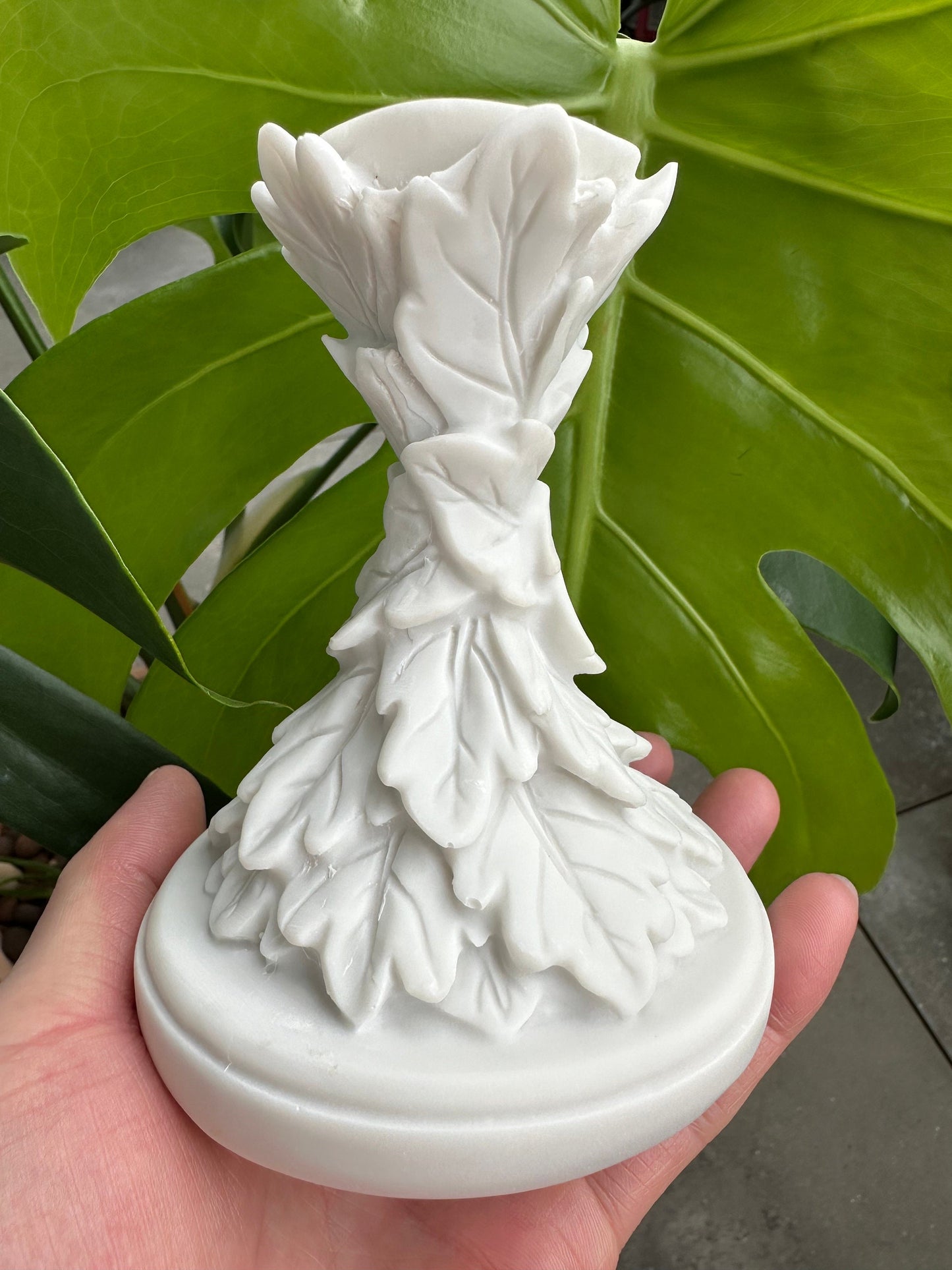 Gemstone Ball Stand – Elegant Crystal Sphere Holder for Display