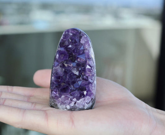 Natural Amethyst Geode 178g – Purple Crystal for Home Decor & Display