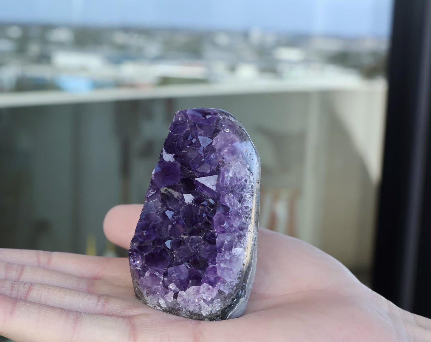 Natural Amethyst Geode 178g – Purple Crystal for Home Decor & Display