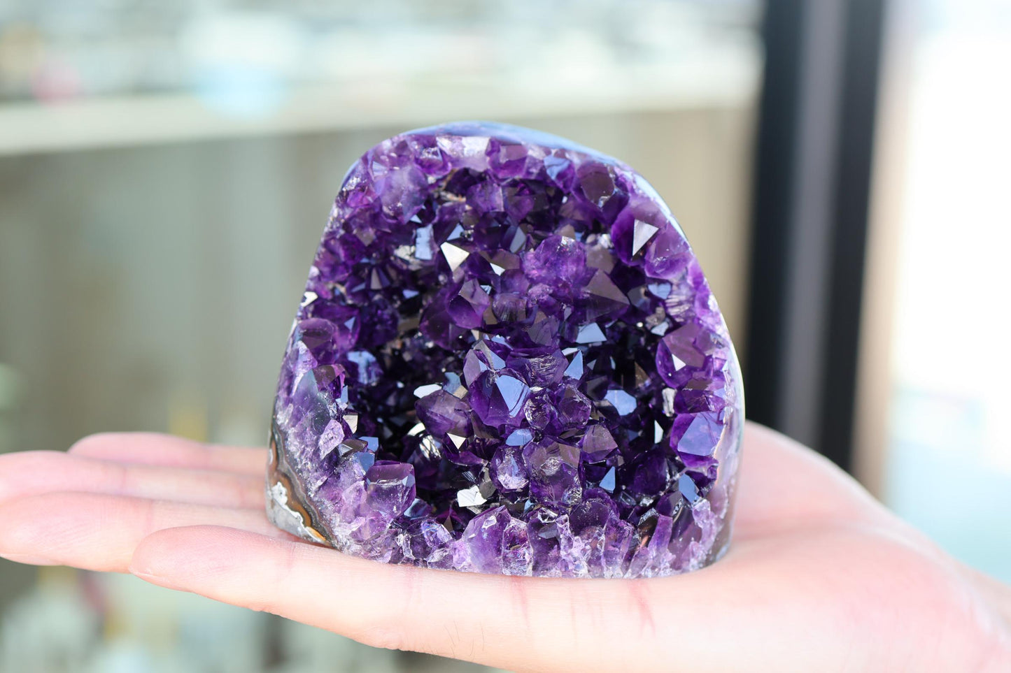 Premium Amethyst Geode 699g – Natural Purple Crystal for Meditation & Decor