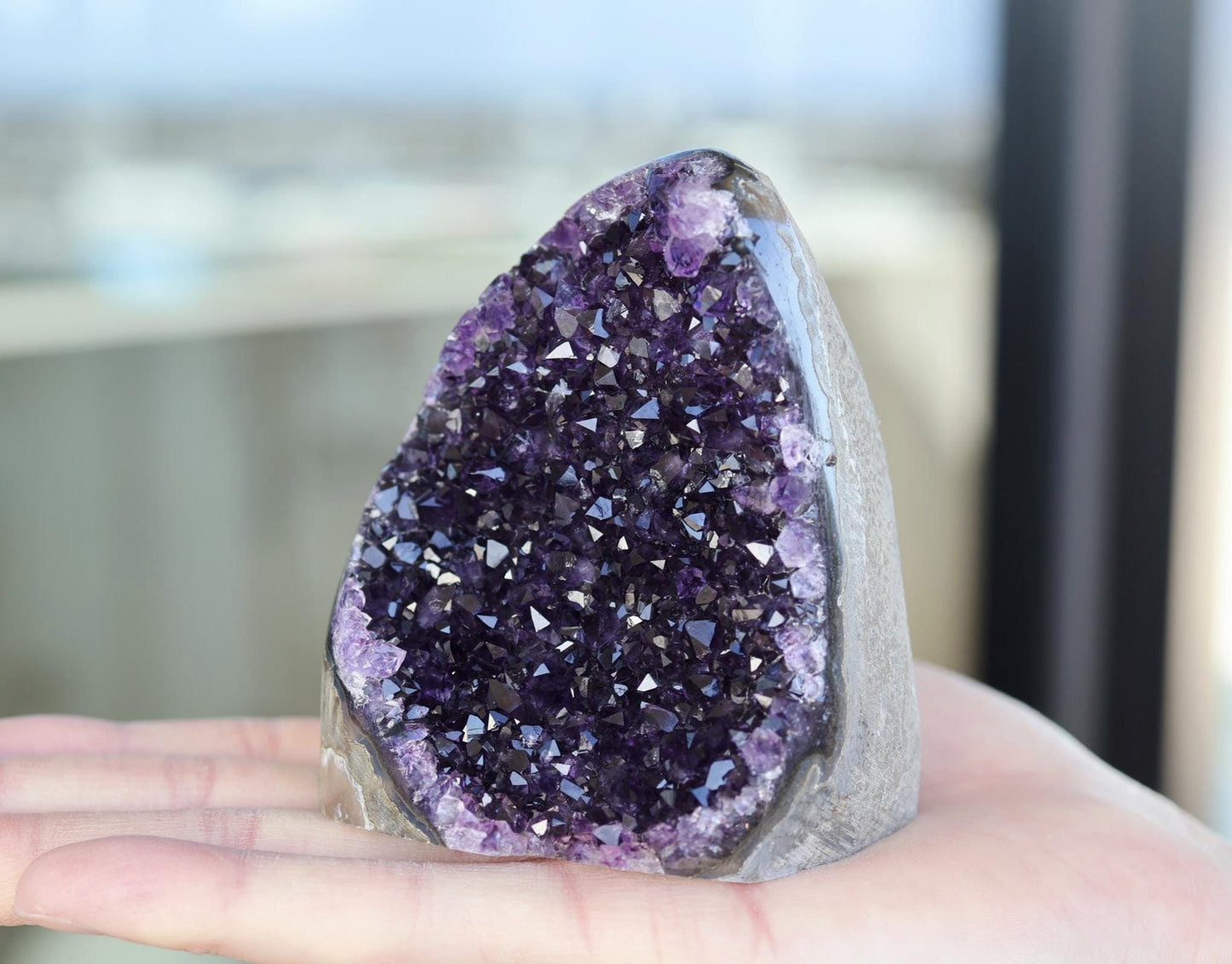 Premium Amethyst Cluster 565g – Natural Purple Geode for Display & Relaxation