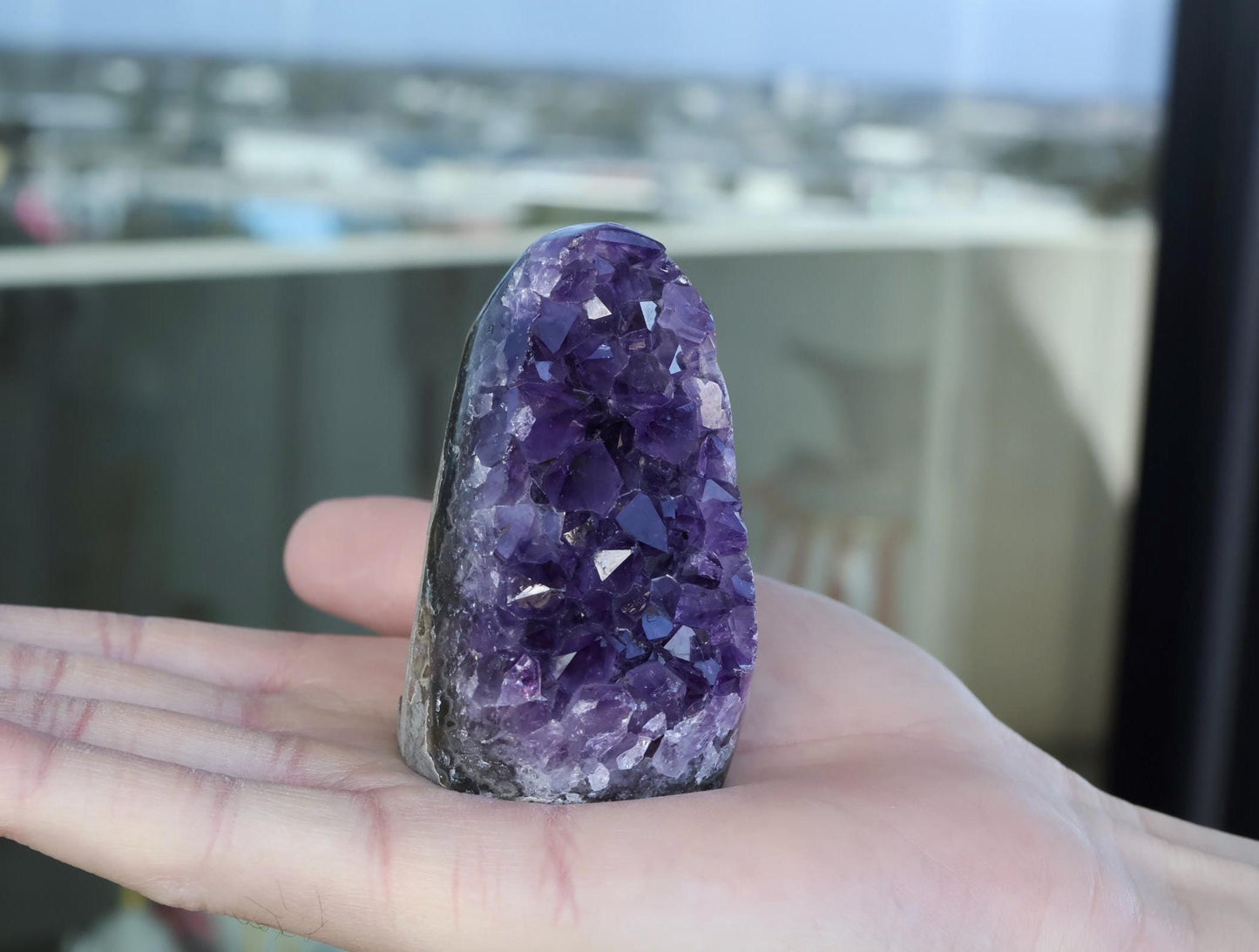 Natural Amethyst Geode 178g – Purple Crystal for Home Decor & Display