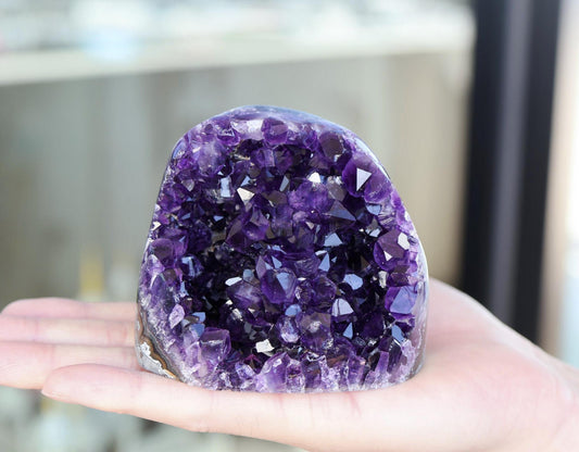 Premium Amethyst Geode 699g – Natural Purple Crystal for Meditation & Decor