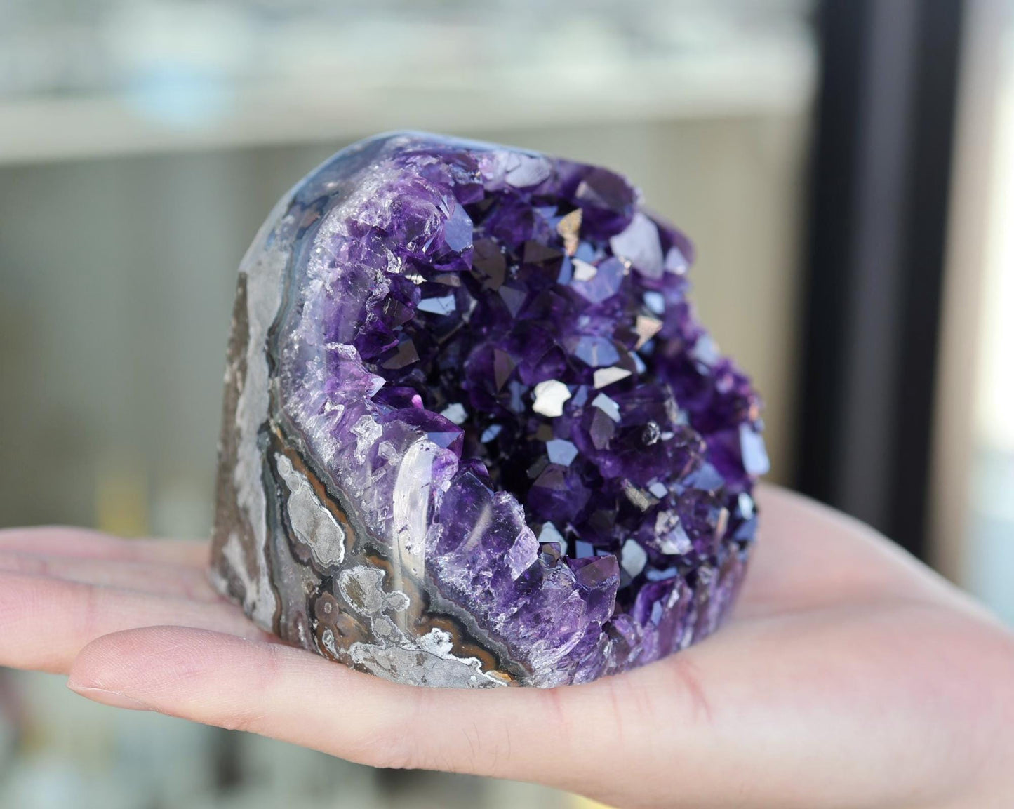 Premium Amethyst Geode 699g – Natural Purple Crystal for Meditation & Decor